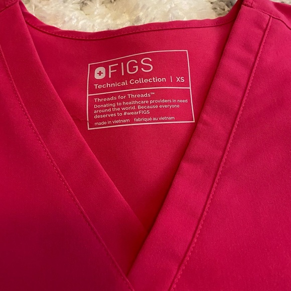 Figs Shocking Pink Scrub Set Like New - Picture 5 of 11